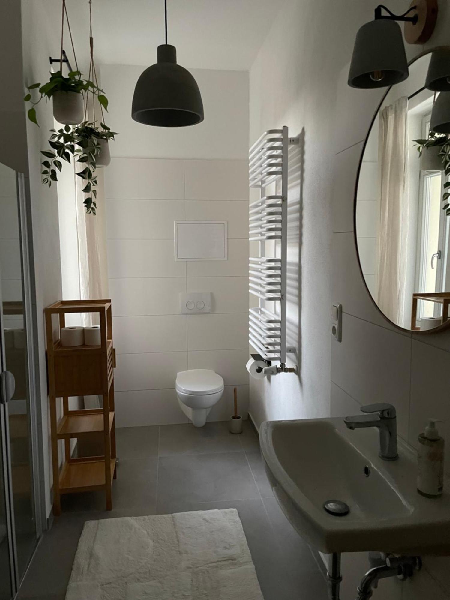 Apartnaest - Vollausgestattete I Kostenlos Parken I Flexibler Check-in I 1 Bis 4 I 1 Bis 10 Personen Apartment